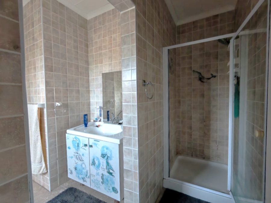 5 Bedroom Property for Sale in Cannon Rocks Eastern Cape